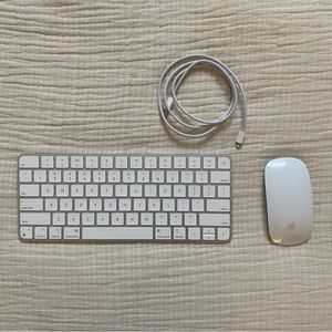 Apple Magic Mouse & Keyboard